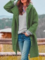 Cappotto donna in lana con cappuccio e bottoni